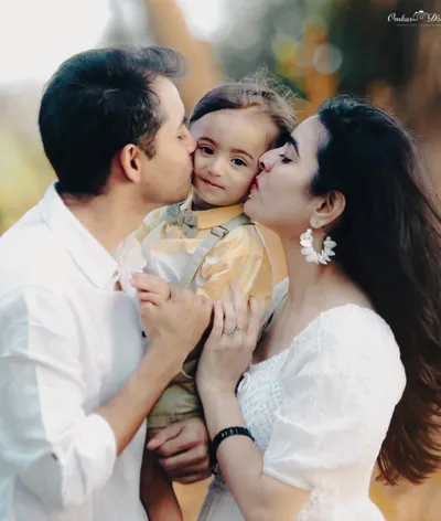 ROHAN & POOJA, photographed by OM Digital Photo Studio